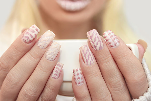 Czym jest sweterek na paznokciach?