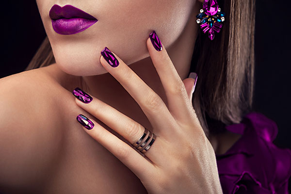 Na czym polega manicure kombinowany?