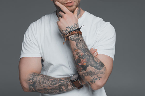 Męskie tatuaże na przedramieniu