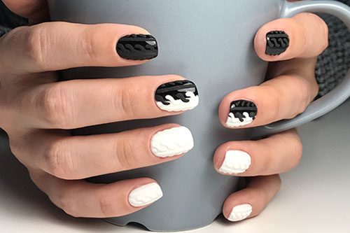 Sweterek na paznokciach